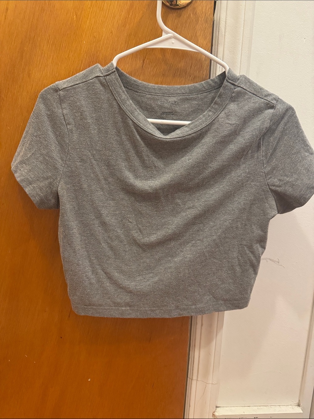 Women’s Basic Gray Cropped Tee Size M